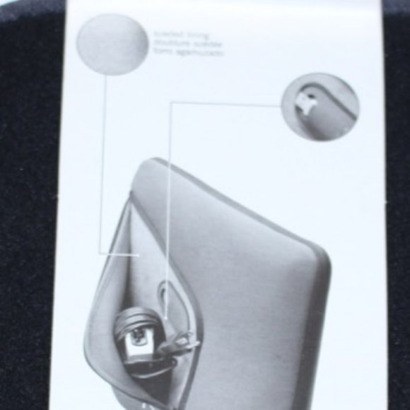 Case Logic 7-10in Netbook/Tablet Sleeve - Picture 4 of 5